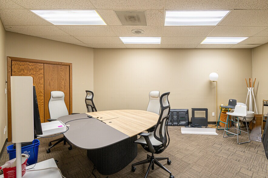 More Photos Of 218 2nd St, Coralville Flex For Sale