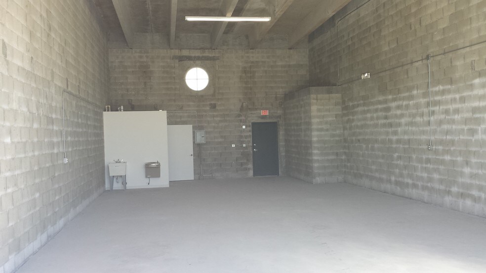 More Photos Of 2937 Ravenswood Rd, Fort Lauderdale Self Storage For Sale
