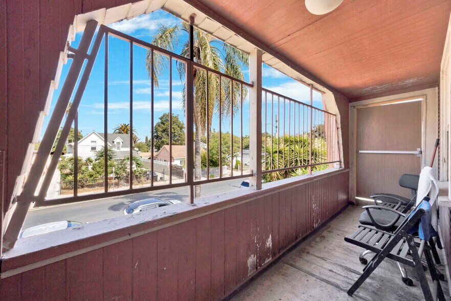 More Photos Of 1166 W 39th Pl, Los Angeles Apartments For Sale