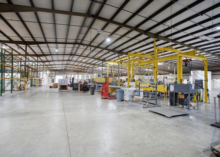 More Photos Of 112 Tennessee Blvd, Watertown Manufacturing For Sale