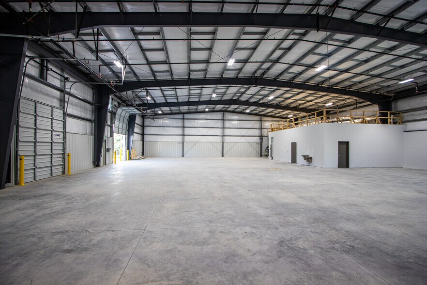 More Photos Of 181 Newland Rd, Columbia Warehouse For Lease
