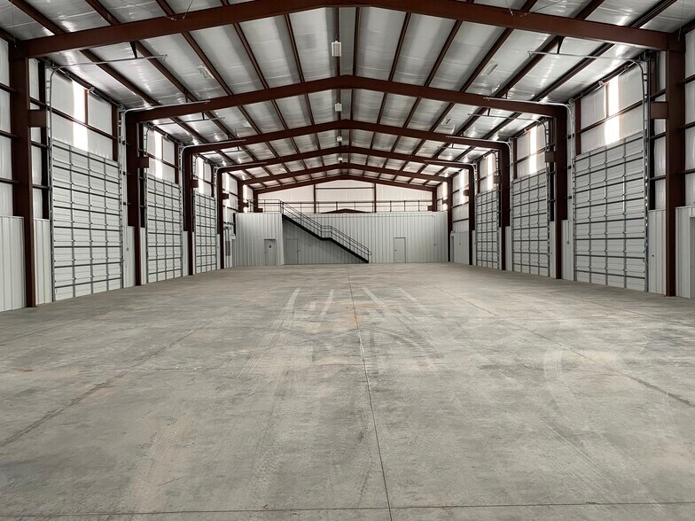 More Photos Of 6201 W Murphy St, Odessa Warehouse For Lease
