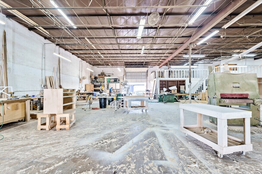 More Photos Of 1051 E 24th St, Hialeah Warehouse For Sale