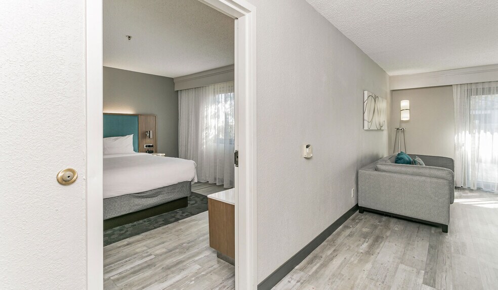 More Photos Of 1917 Coliseum Dr, Hampton Hotel For Sale