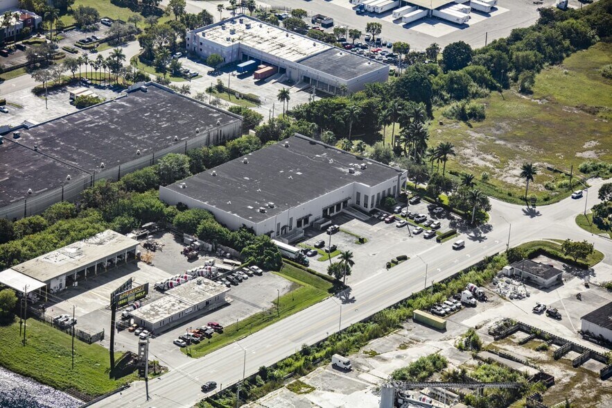 More Photos Of 11200 NW 138th St, Medley Warehouse For Lease