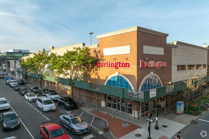 More Photos Of 74 Broad St, Stamford Freestanding For Lease