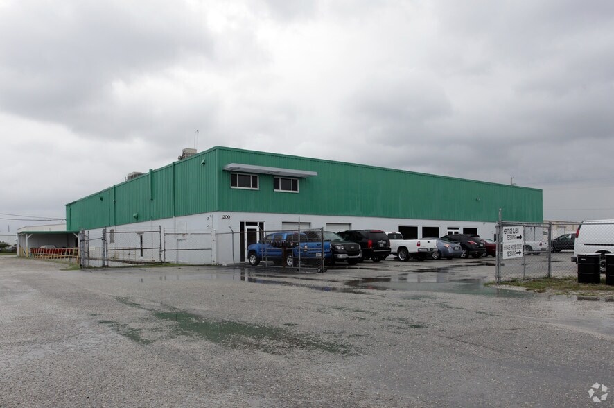More Photos Of 1200 Ogden Rd, Venice Warehouse For Lease