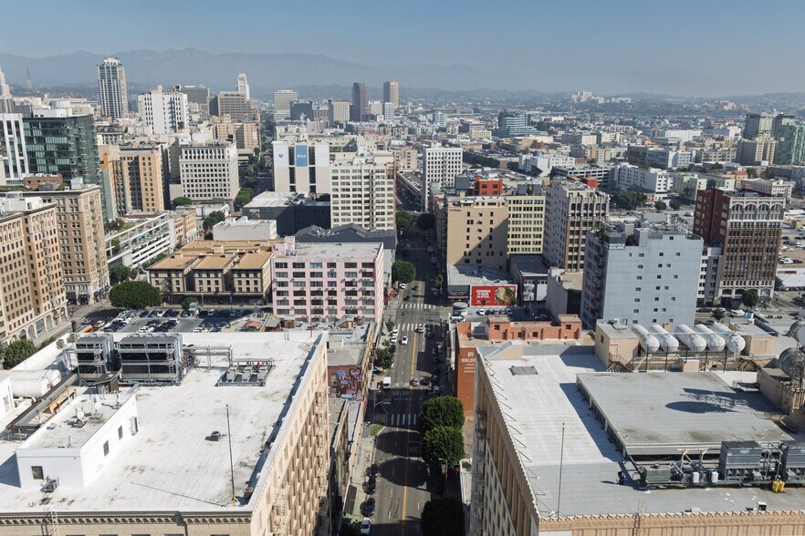 More Photos Of 818 S Los Angeles St, Los Angeles General Retail For Sale