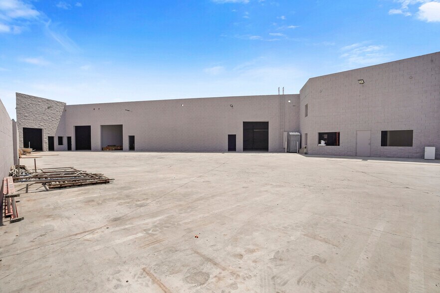 Primary Photo Of 10926 Randall St, Sun Valley Warehouse For Lease
