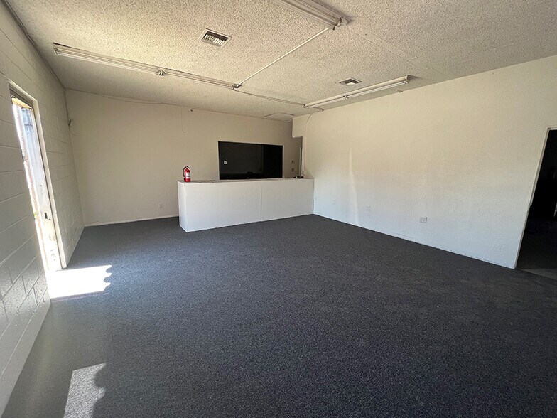 More Photos Of 147 N Gilbert St, Hemet Flex For Sale