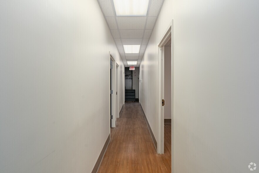 More Photos Of 211-20 Union Tpke, Oakland Gardens Storefront Retail Office For Lease