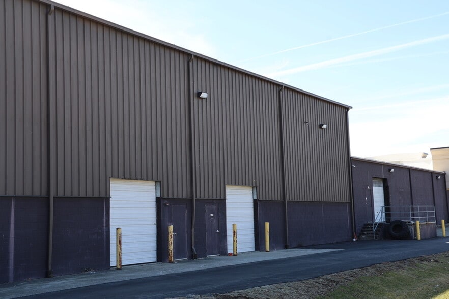 More Photos Of 645 N US Highway 31, Greenwood Freestanding For Sale