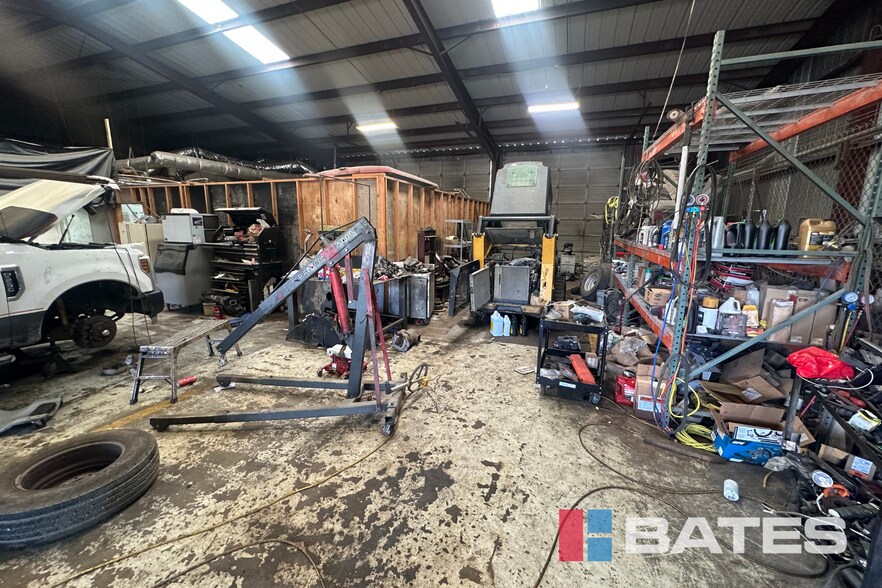 More Photos Of 10709 Goodnight Ln, Dallas Distribution For Lease