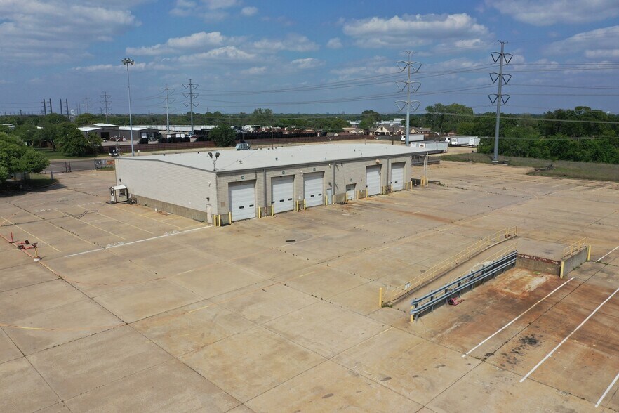 More Photos Of 3375 High Prairie Rd, Grand Prairie Truck Terminal For Lease