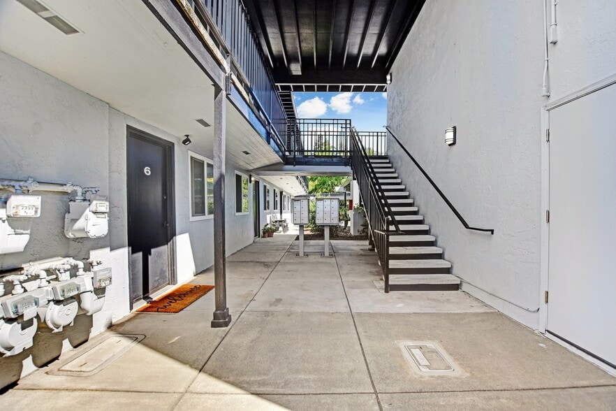 More Photos Of 433 Sonoma Ave, Santa Rosa Apartments For Sale