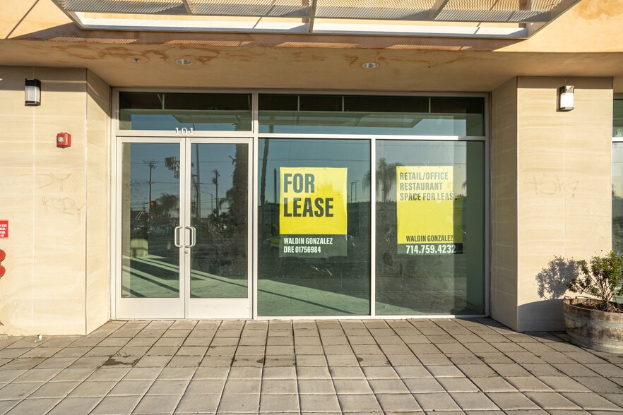 More Photos Of 1598 Long Beach Blvd, Long Beach Storefront Retail Office For Sale