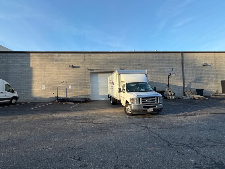 More Photos Of 271 Salem St, Woburn Light Manufacturing For Lease