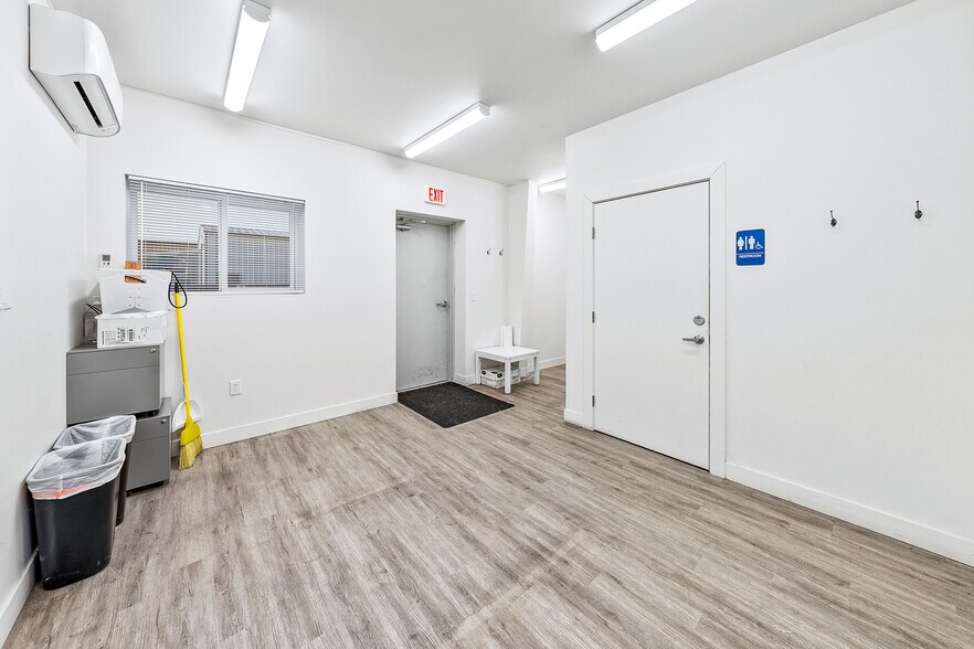 More Photos Of 188 Salmon Way, White City Industrial For Lease