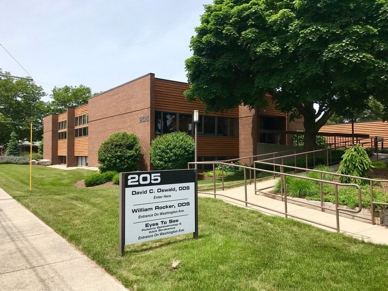 More Photos Of 205 W 29th St, Holland Office For Lease