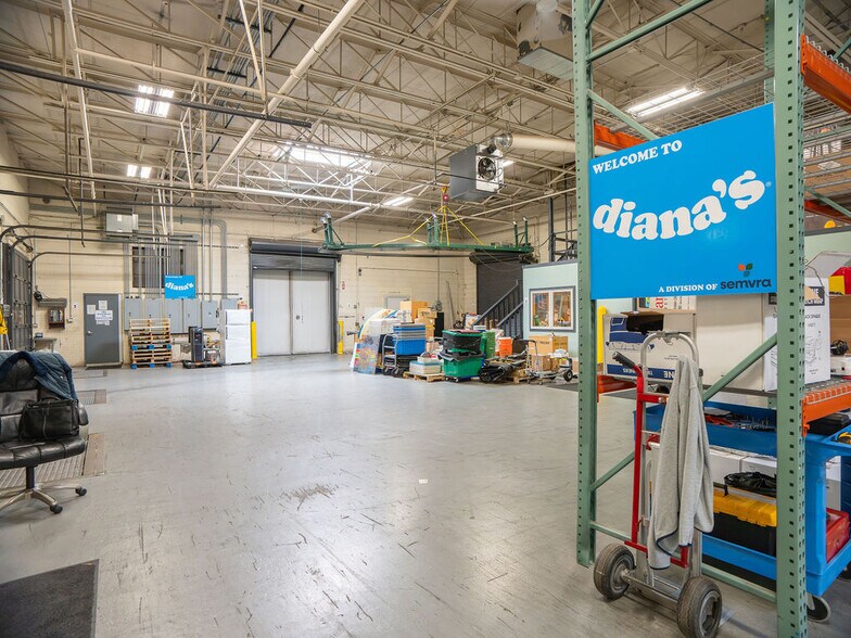 More Photos Of 2733 W Harrison St, Chicago Warehouse For Sale