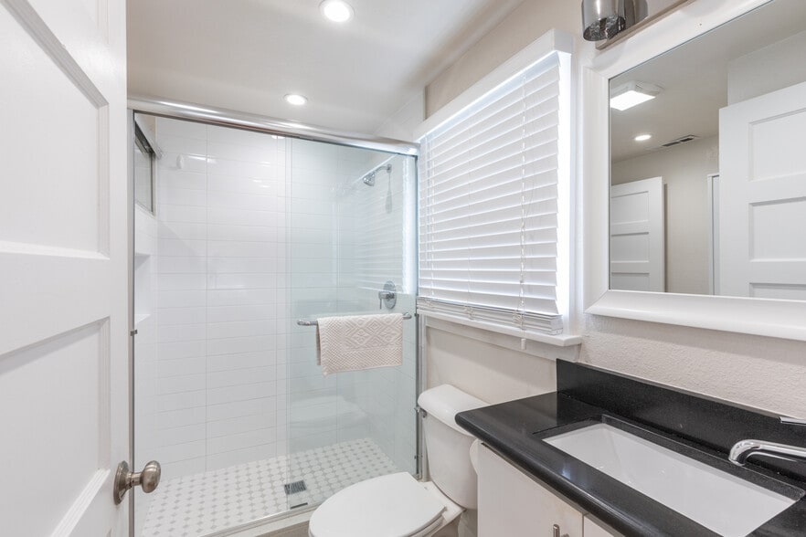 More Photos Of 1030 G St, Napa Apartments For Sale