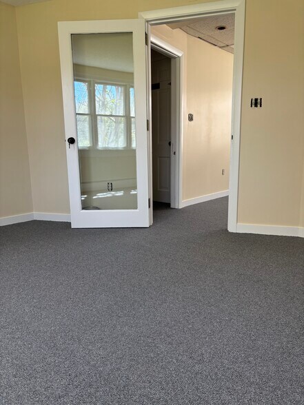 More Photos Of 9 Waterville Rd, Avon Office For Lease