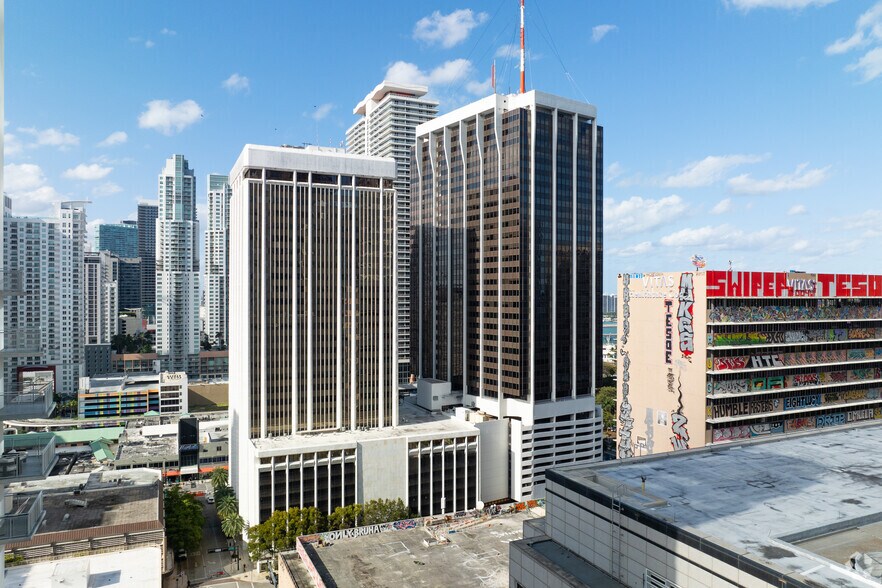 More Photos Of 2 S Biscayne Blvd, Miami Office Residential For Lease