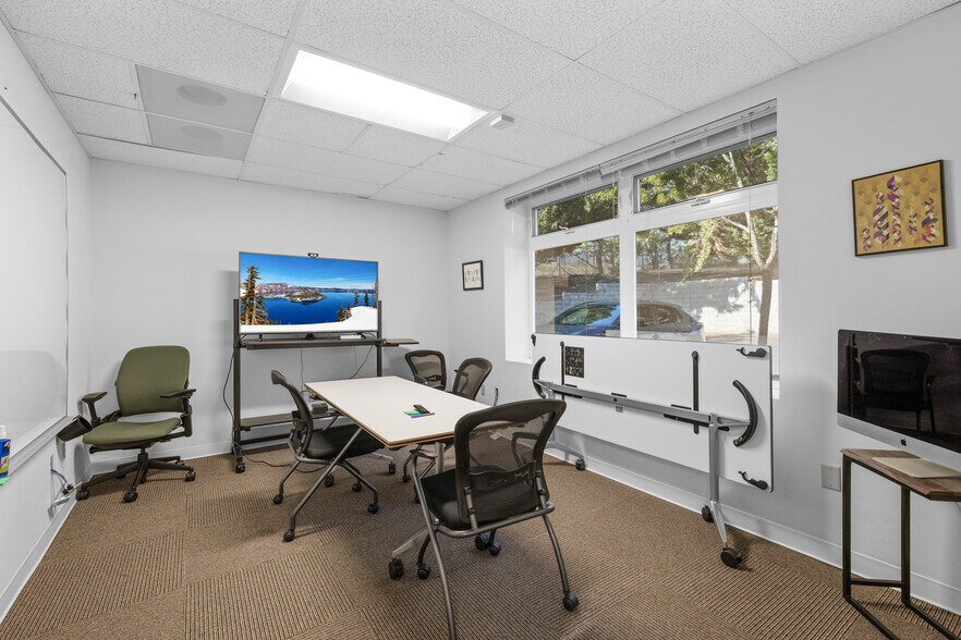 More Photos Of 385-389 Williamson Way, Ashland Flex For Sale