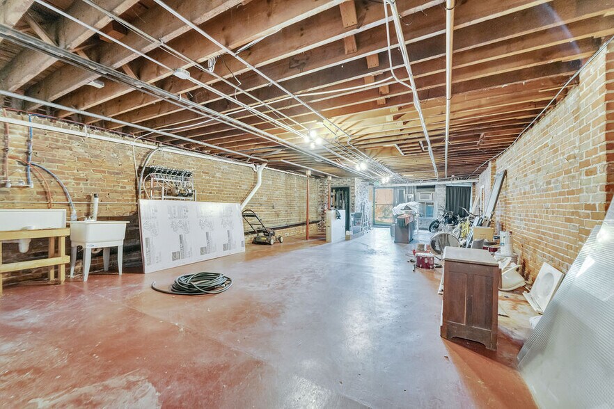 More Photos Of 119 S Calumet Ave, Chesterton Storefront Retail Residential For Lease