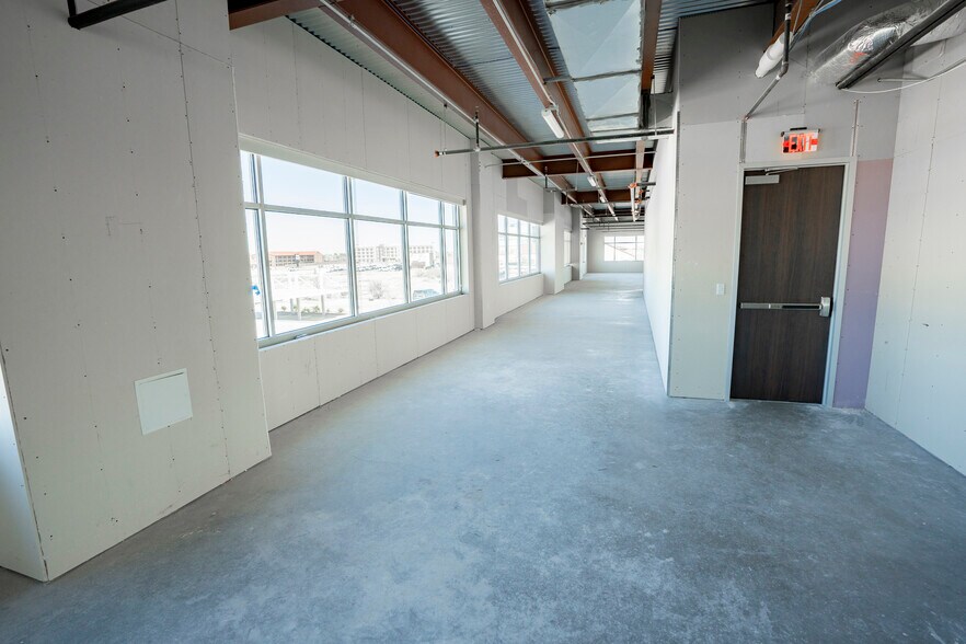 More Photos Of 404 Veterans Airpark Ln, Midland Office For Sale