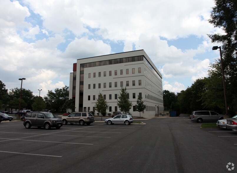 More Photos Of 1002-1056 West St, Laurel Unknown For Lease