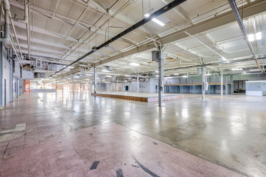 More Photos Of 5500 N Sharon Amity Rd, Charlotte Manufacturing For Lease