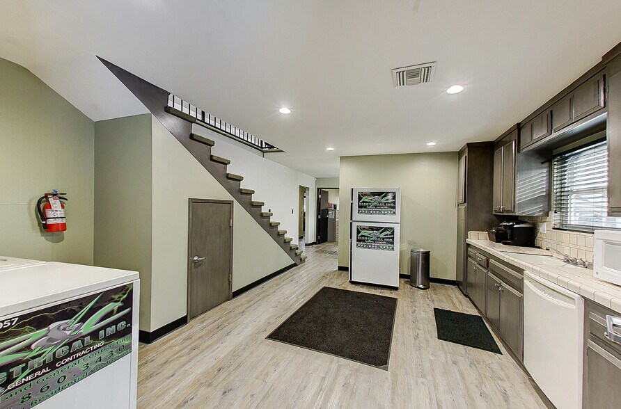 More Photos Of 17303 Roseton Ave, Artesia Warehouse For Lease