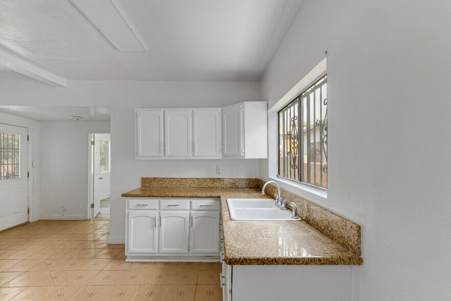 More Photos Of 605 N St Louis St, Los Angeles Apartments For Sale
