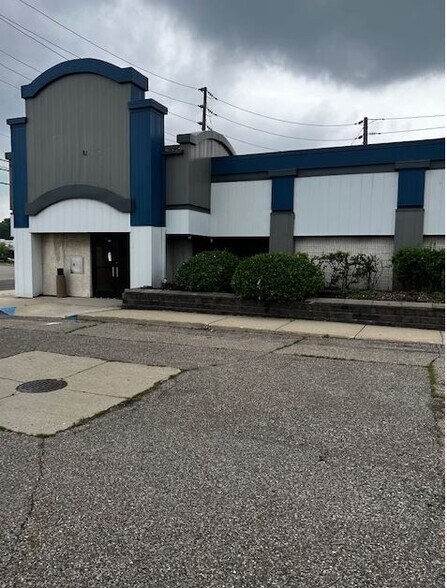 More Photos Of 2025 Rawsonville Rd, Belleville Bank For Lease