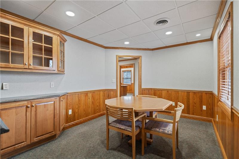 More Photos Of 114 Oil Ln, Hunker Office For Lease