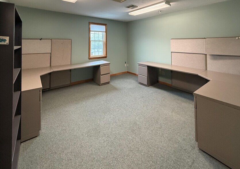 More Photos Of 4-6 Barlows Landing Rd, Pocasset Storefront Retail Office For Sale