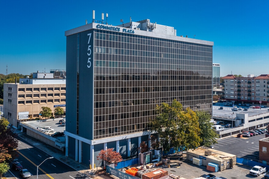 More Photos Of 755 Commerce Dr, Decatur Medical For Lease