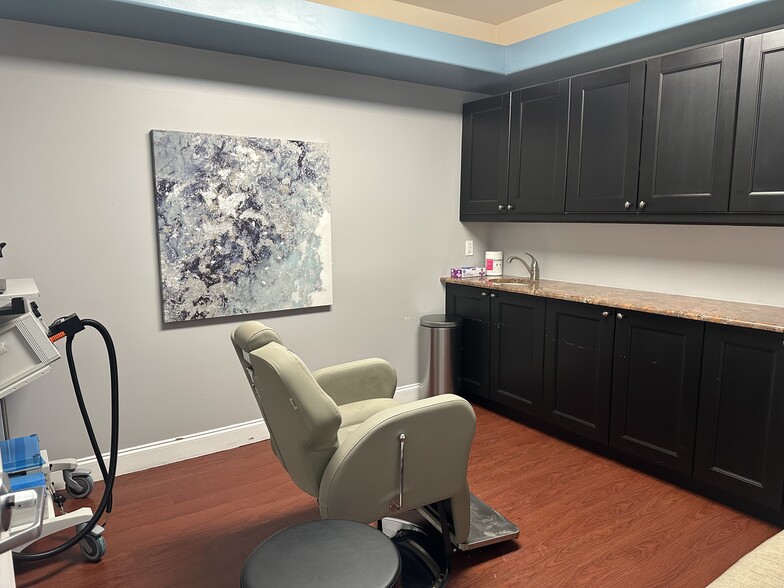 More Photos Of 125 N Dean St, Englewood Office For Lease