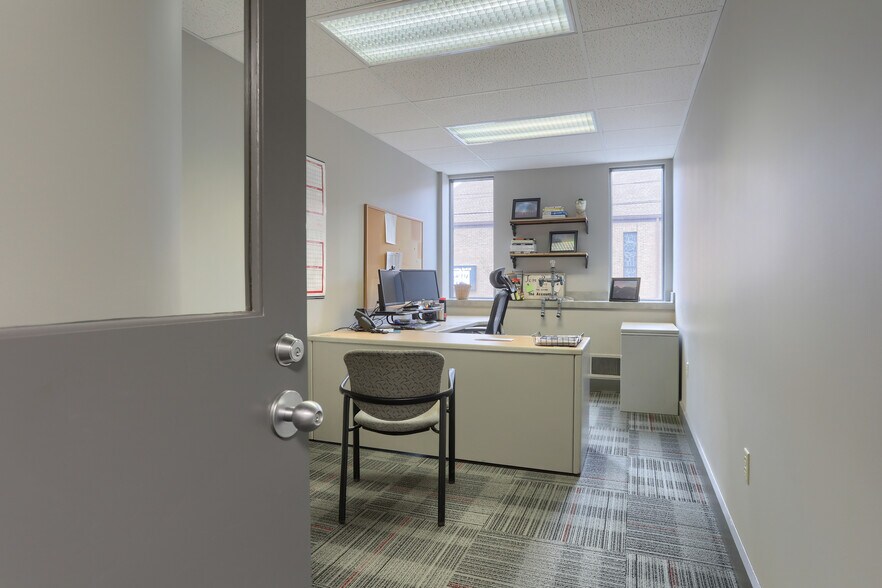 More Photos Of 44 N 8th St, Lebanon Office For Sale