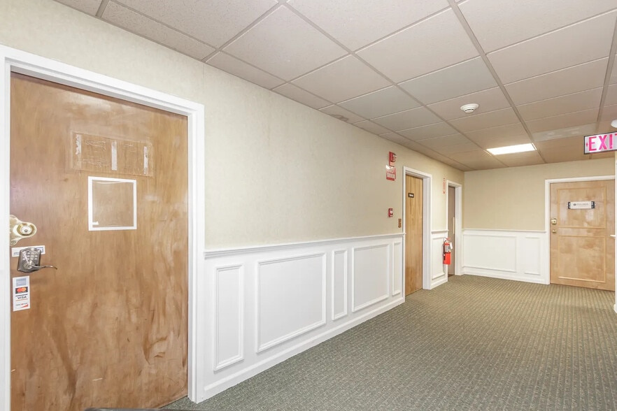 More Photos Of 45 Stiles Rd, Salem Office For Sale