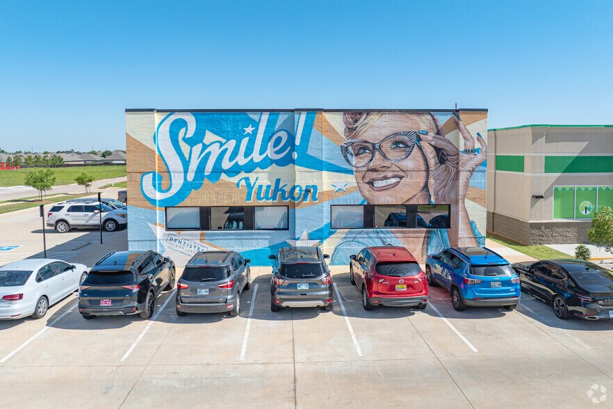 More Photos Of 901 E Main St, Yukon General Retail For Lease