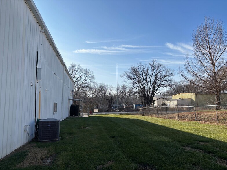 More Photos Of 123 American Ave, Lansing Warehouse For Sale