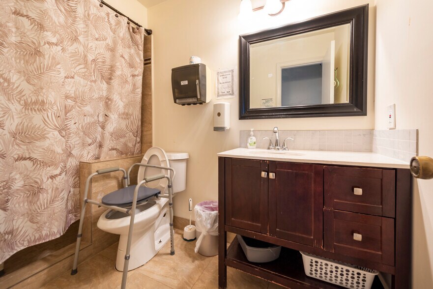 More Photos Of 621 NW 76th Ave, Plantation Assisted Living For Sale