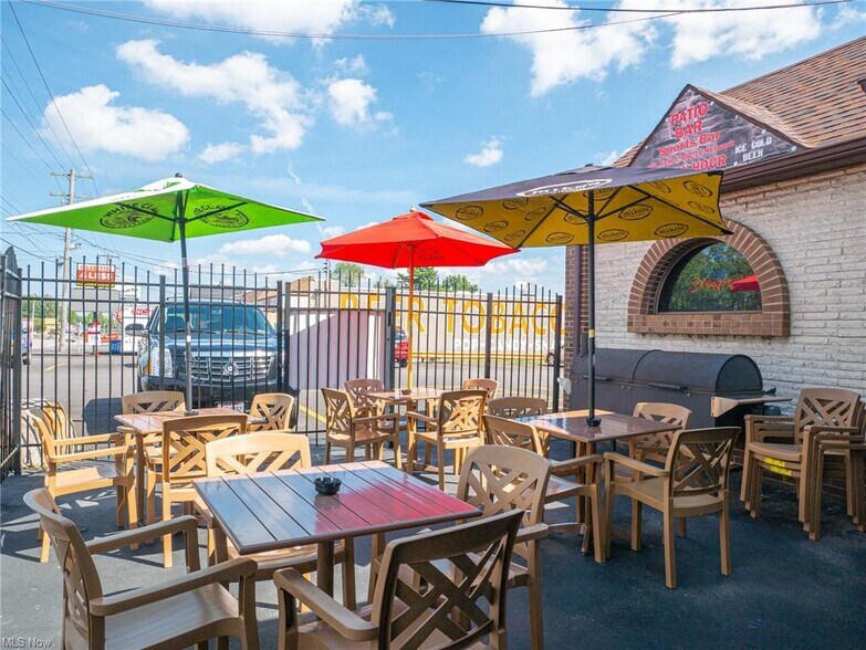 More Photos Of 880 Youngstown Poland Rd, Struthers Restaurant For Sale