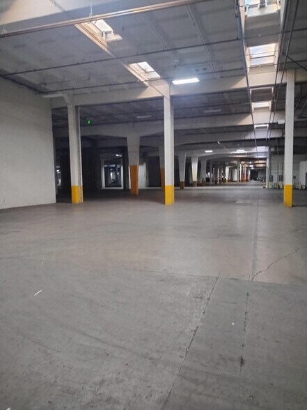 More Photos Of 2031 Optisolar Ln, Mcclellan Warehouse For Lease