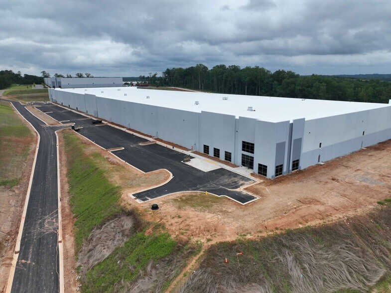 More Photos Of 506 Pegasus Pky, Lagrange Distribution For Lease