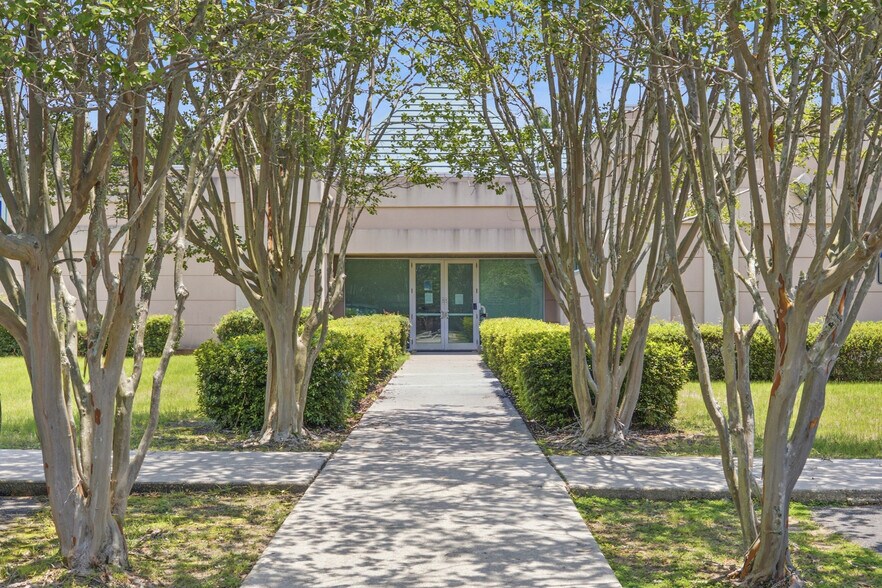 More Photos Of 3355 McLemore Dr, Pensacola Office For Lease