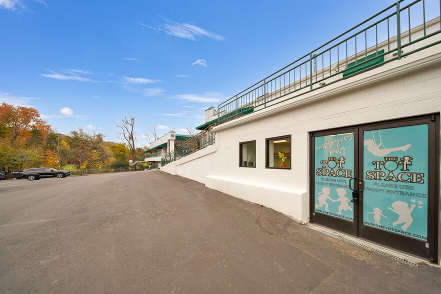 More Photos Of 1321 Rockville Pike, Rockville Freestanding For Lease