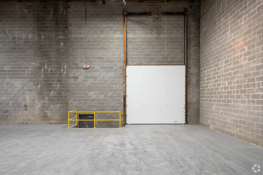 More Photos Of 6930 San Tomas Rd, Elkridge Warehouse For Lease